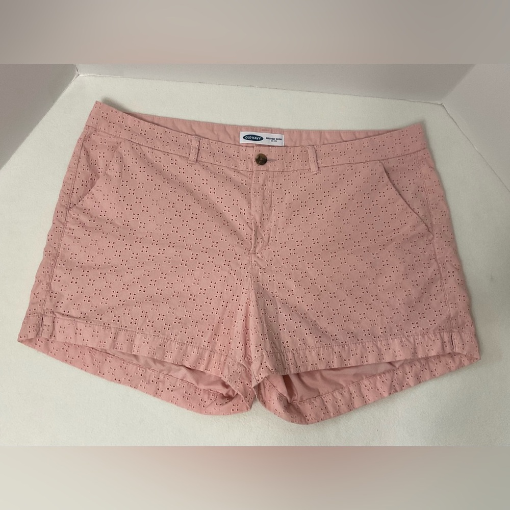OLD NAVY EYELET DESIGN EVERYDAY SHORTS - SZ 18